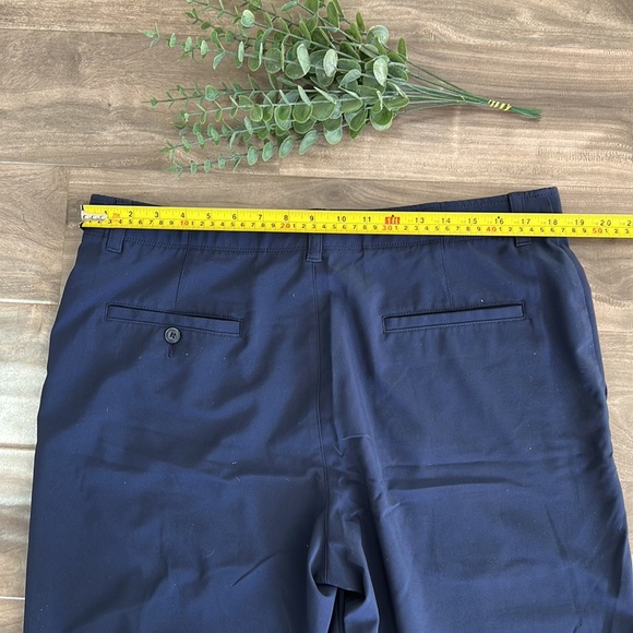 GRAND SLAM men’s golf shorts ⛳️- size 36 - like NEW - Picture 3 of 5